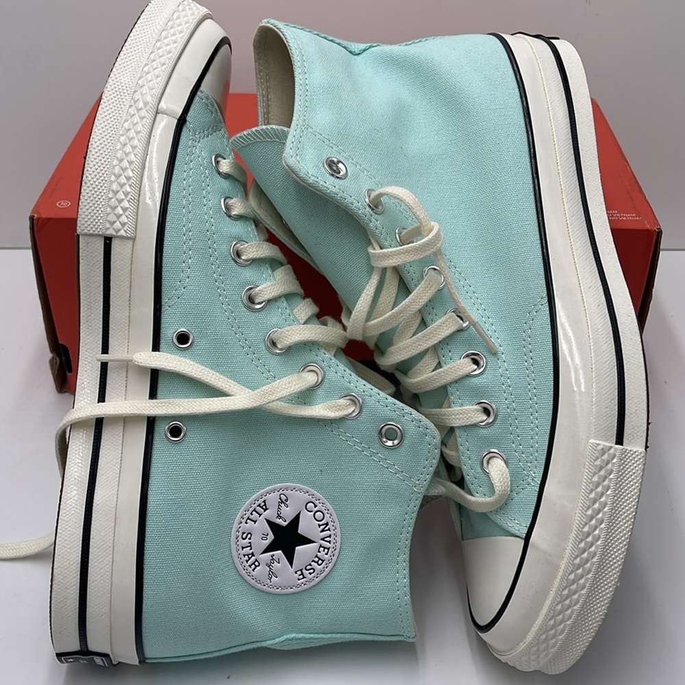 Converse Men’s A08614F
CHUCK 70 HI
POLAR BEAM/EGRET/BLACK Sneakers - Picture 11 of 16